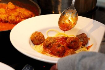 Italienska kalvköttbullar i tomatsås med parmesan