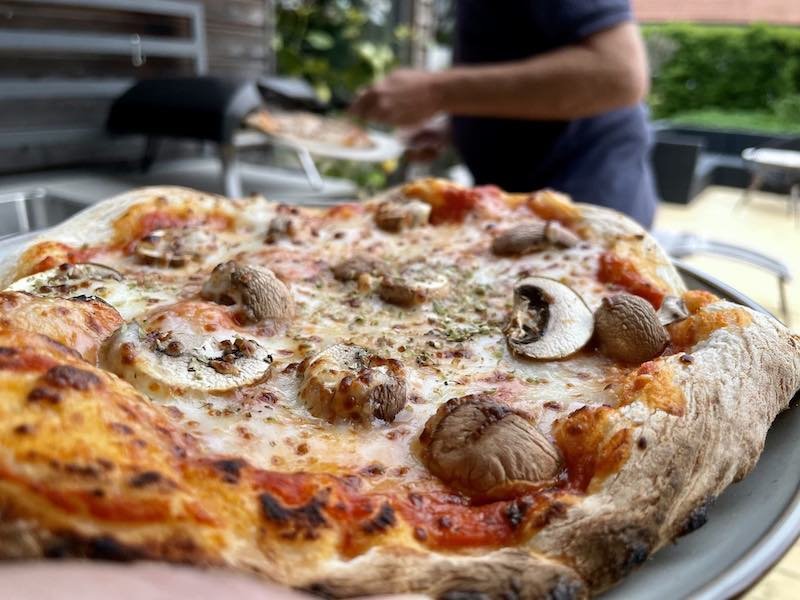 Pizza ”Elias Style” i Ooni ugn